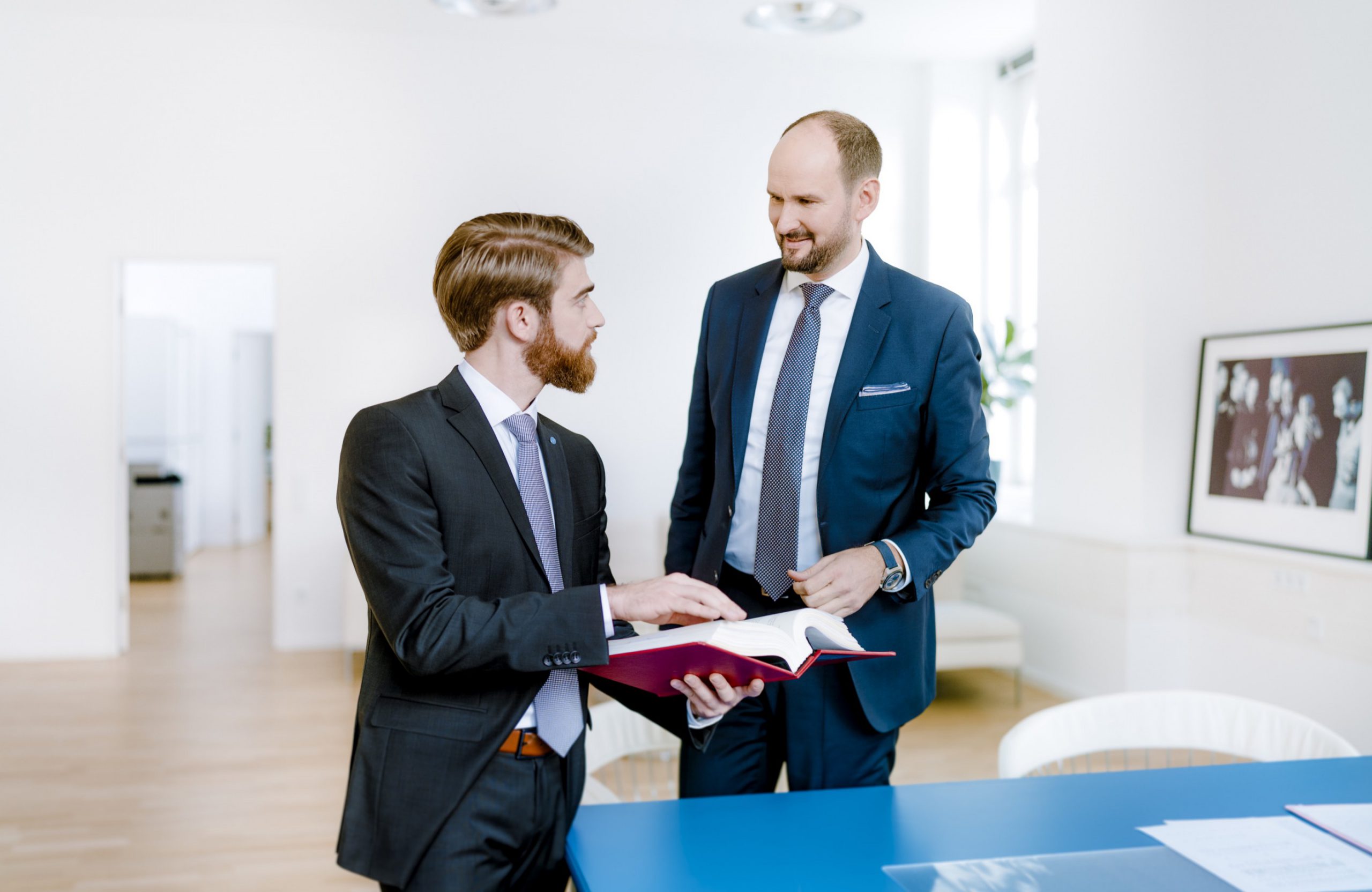 Juristische Besprechung bei LOGOS LEGAL
